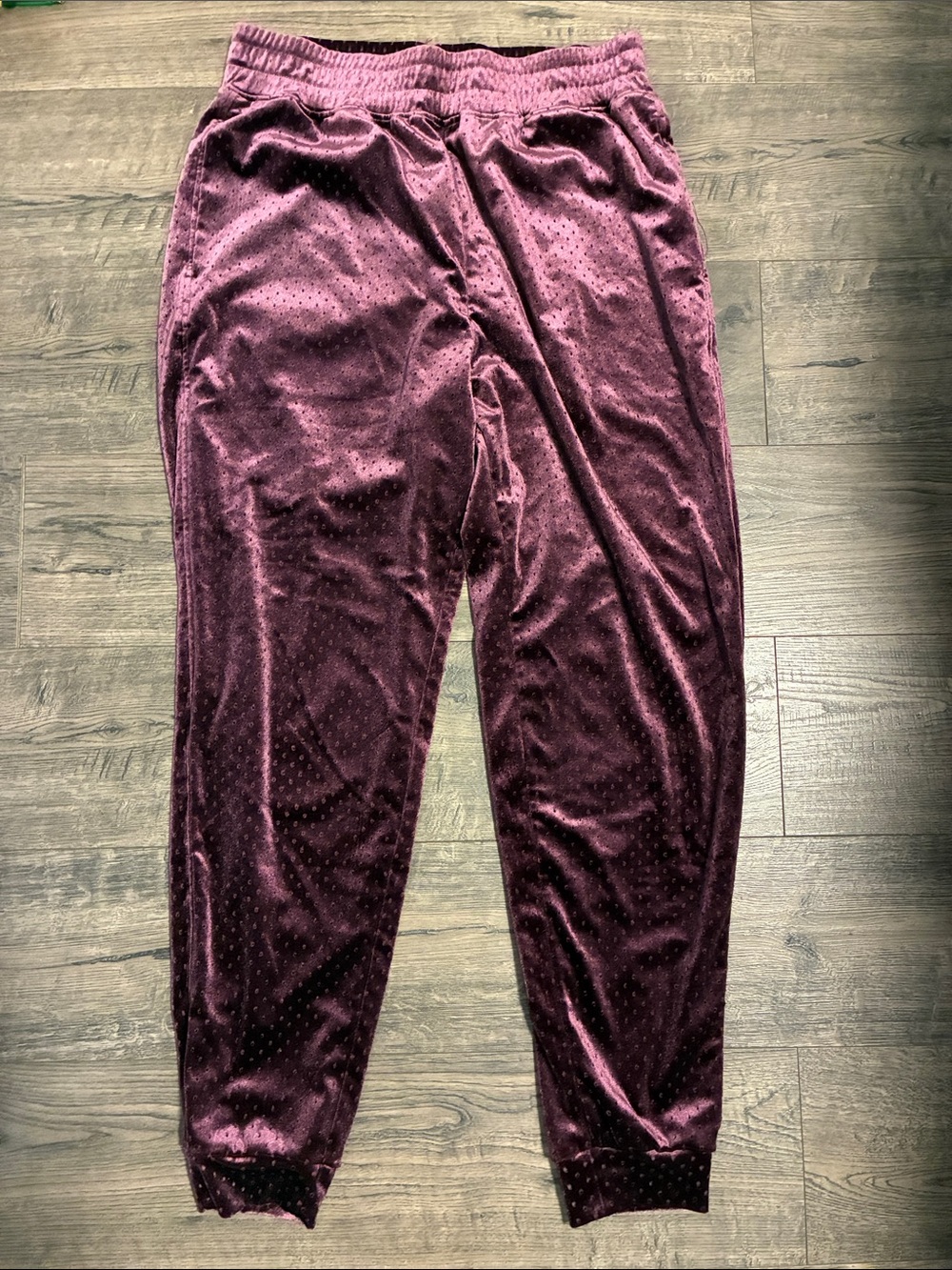 Onzie Velour Crop Pants 25” Style 2071 Plum Mauve Perforated Velvet S/M EUC